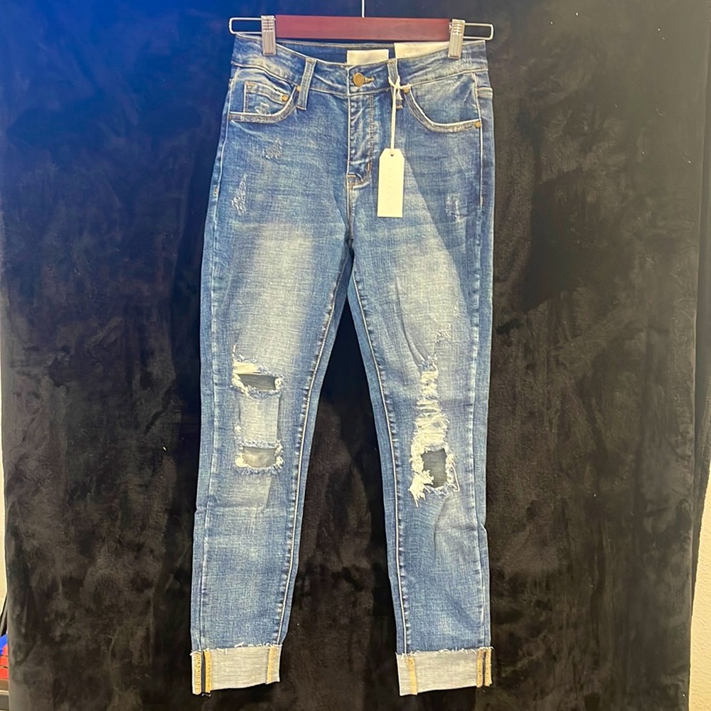 Petra’s midrise super skinny capri